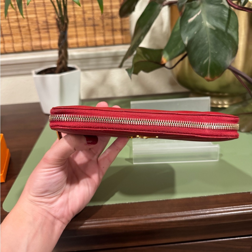Saint Laurent Red Quilted Wallet with Gold Logo - Picture 9 of 12